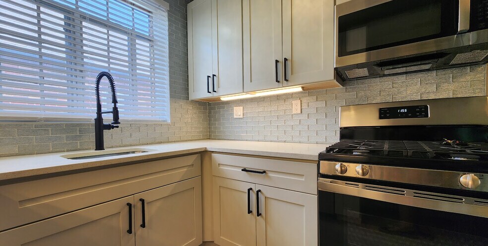 Building Photo - 6226 Nottingham Ave