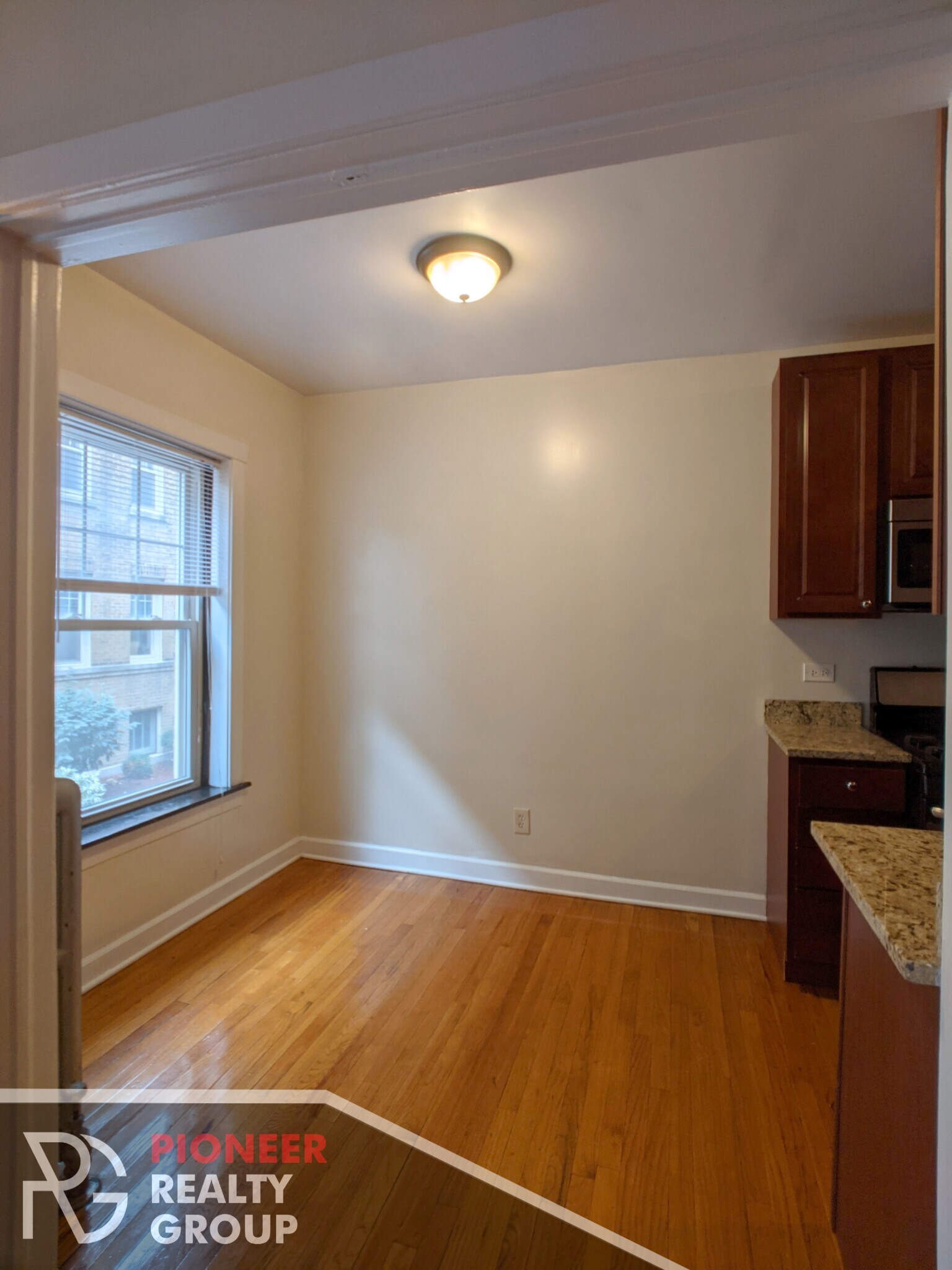 Building Photo - 4912 N Hoyne Ave
