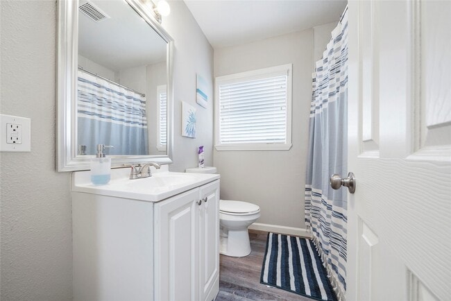 Building Photo - 2111 8th Ave N