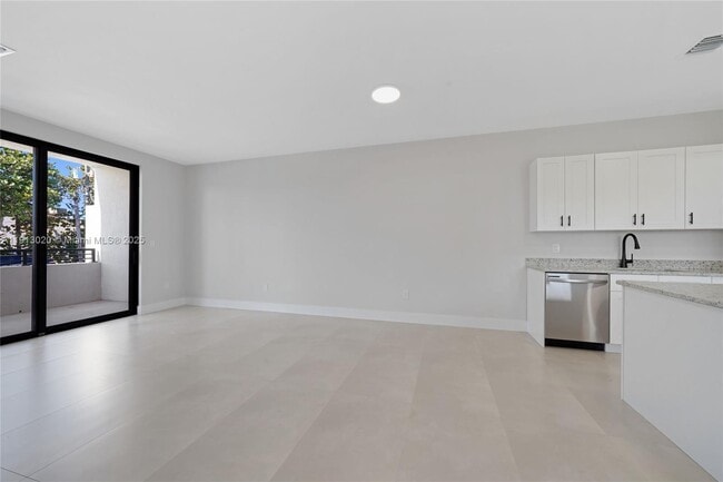 Building Photo - 4303 E 8th Ct