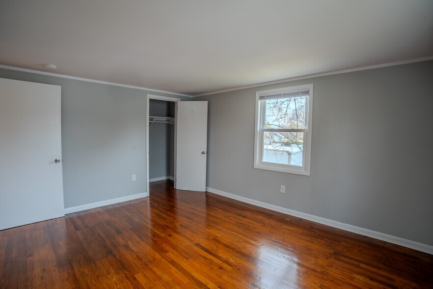 Building Photo - 152 Calvert St