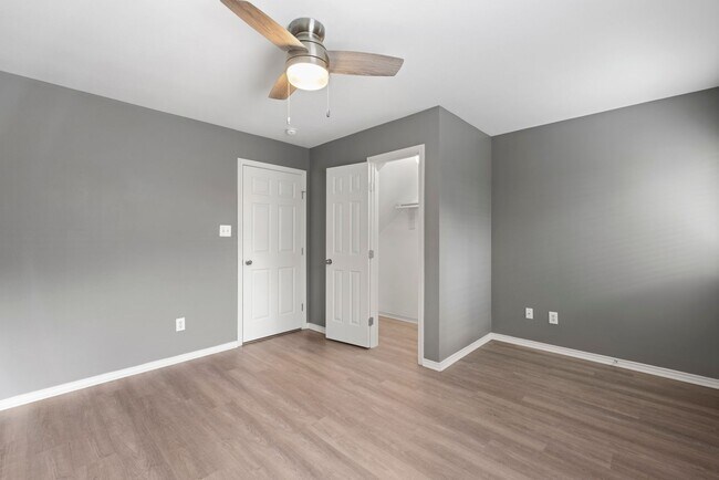 Building Photo - Come see this modern 3-story townhome in t...
