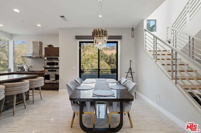 Building Photo - 12911 Bluff Creek Dr