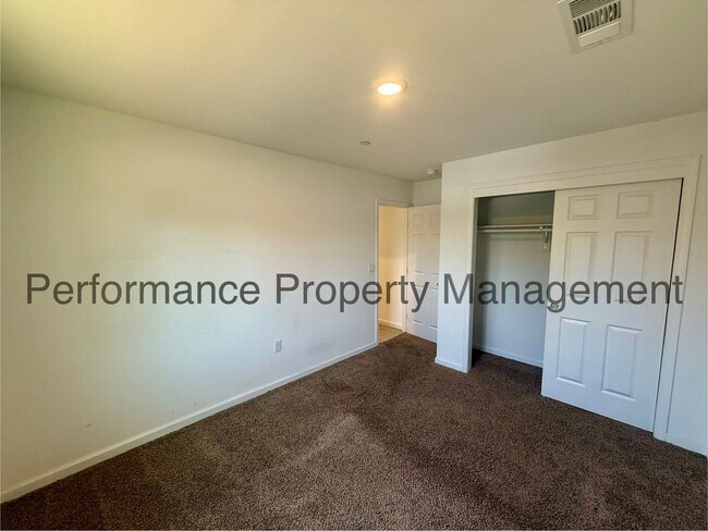 Building Photo - 1417 Oregon St