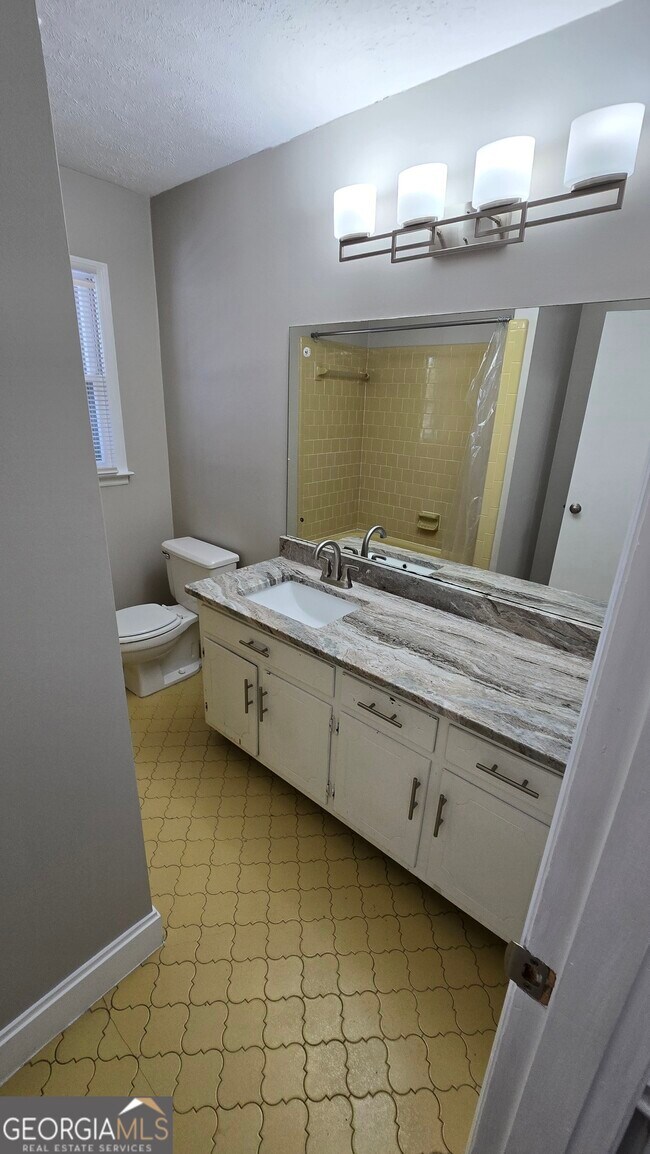 Building Photo - 4270 E Hamill Dr