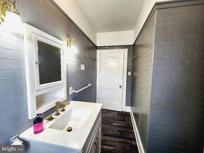 Building Photo - 515 Fourth St