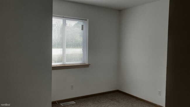 Building Photo - 2 br, 0.5 bath Townhome - Regal Townhomes ...