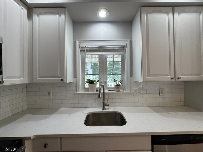 Building Photo - 32 Woodland Dr