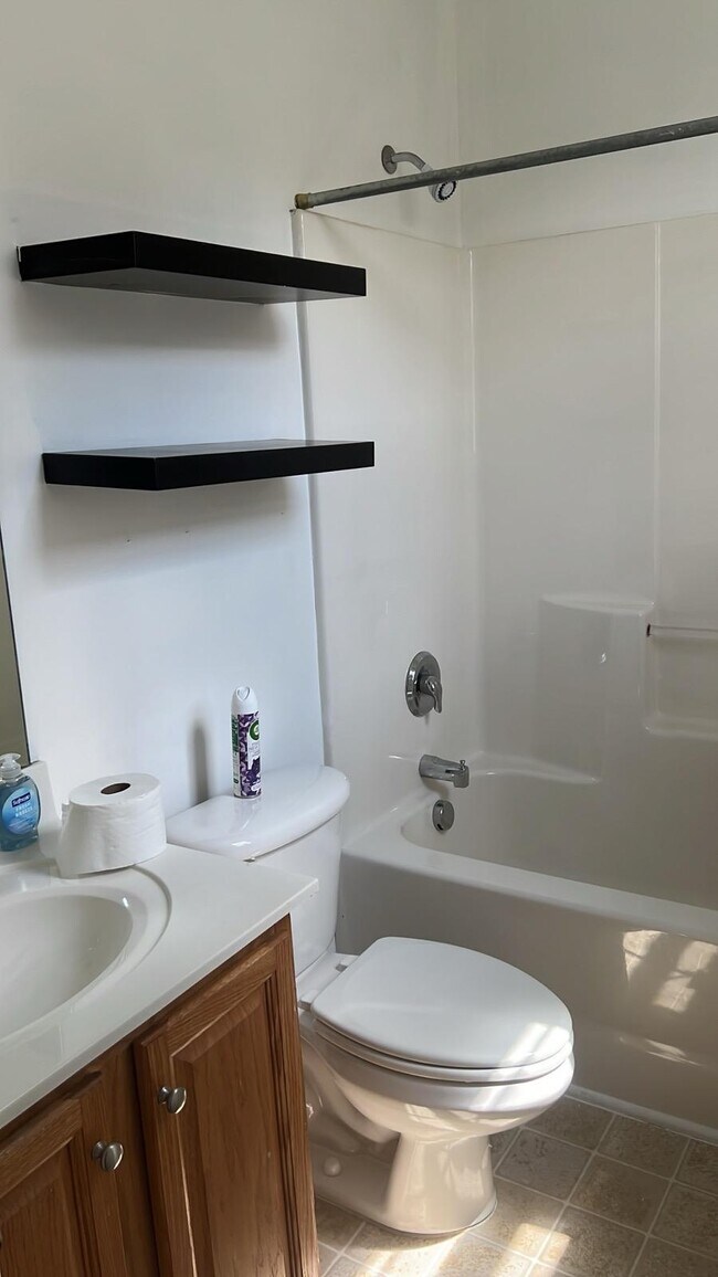 Building Photo - 4 Maravista Ave