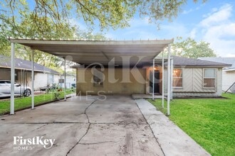 Building Photo - 2518 S San Antonio St
