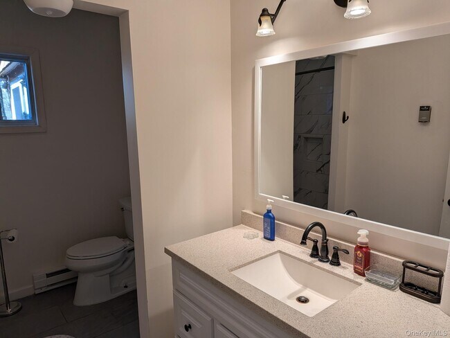 Building Photo - 37 Hill Rd