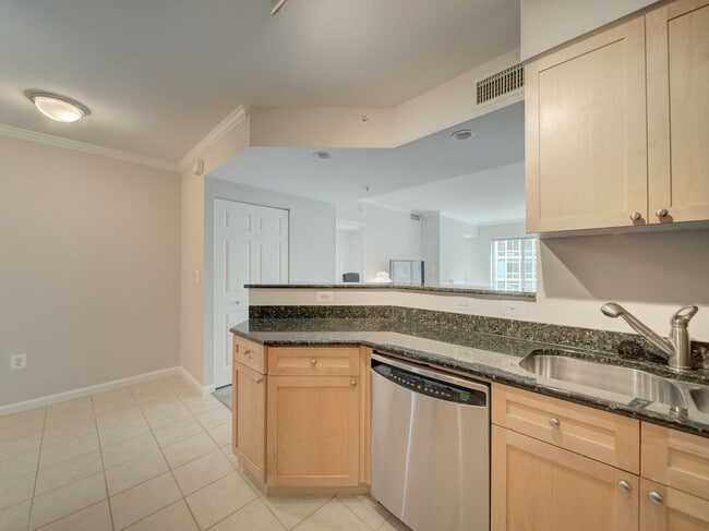 Building Photo - 3101 N Hampton Dr
