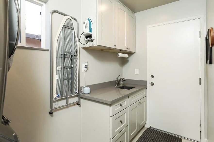 Building Photo - 1405 Lenolt St