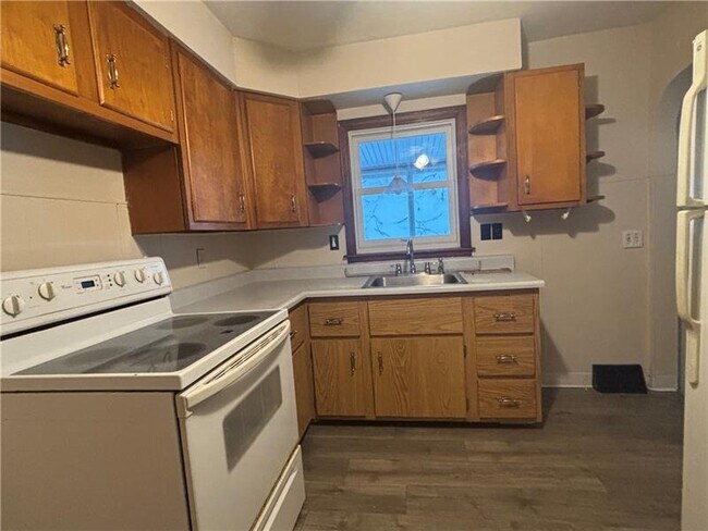 Building Photo - 121 Panorama Dr