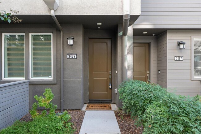 Building Photo - 3479 Client Cmn