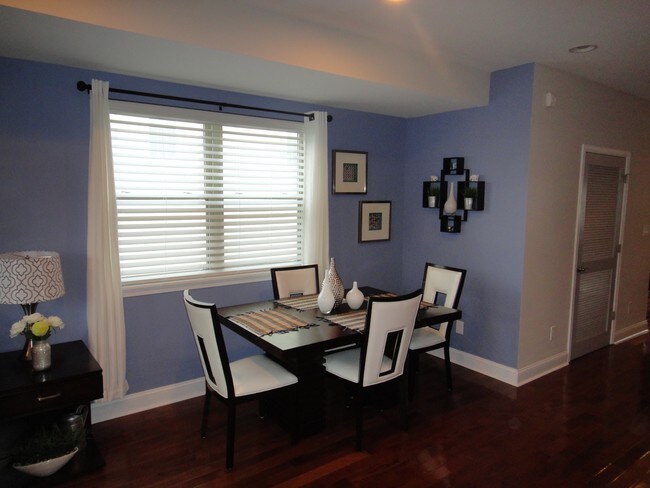 Building Photo - 240 Lauriston St