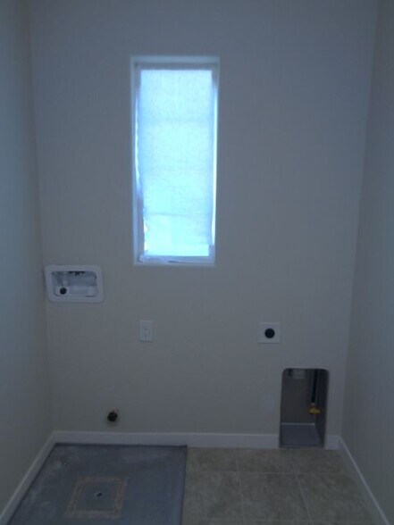 Building Photo - 200 Candela Cir