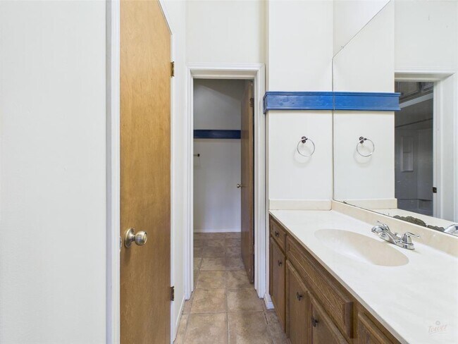 Building Photo - 4406 Avenue A