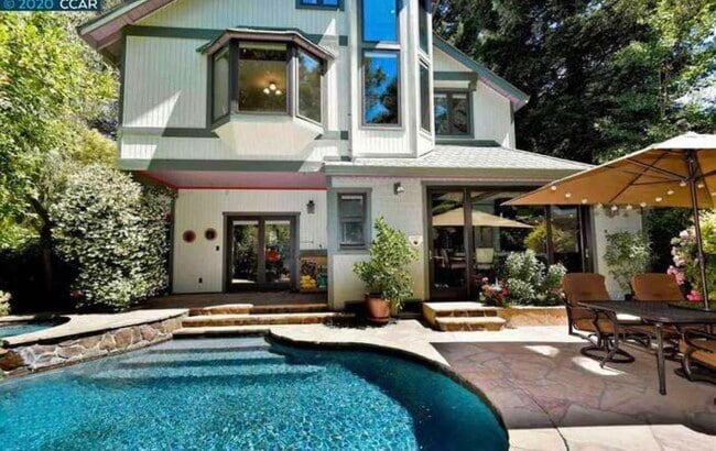 Building Photo - 136 El Centro