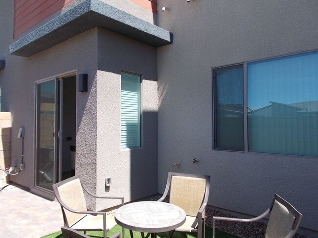 Building Photo - 3360 Santa Verdiana St