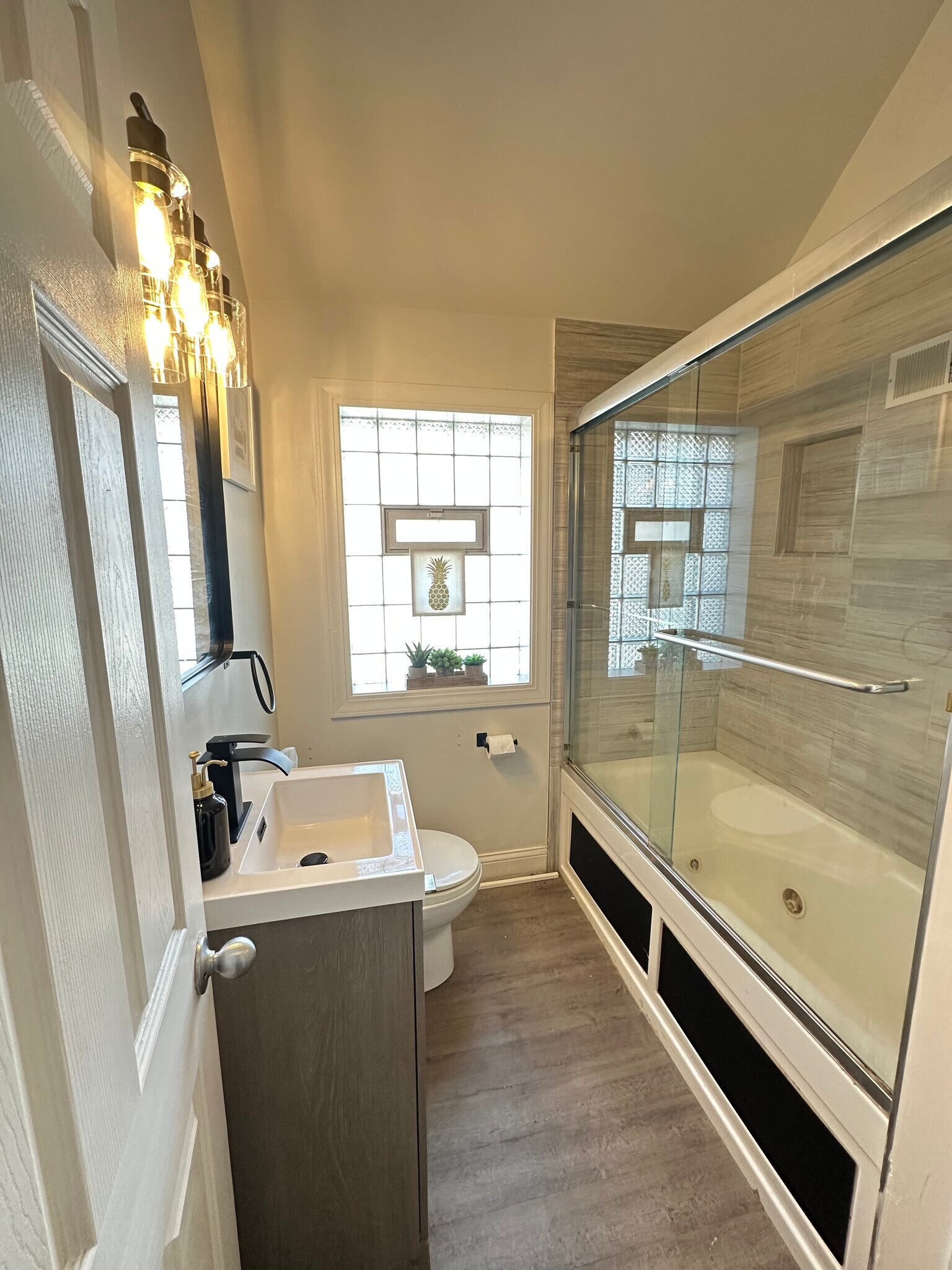 Building Photo - 7802 W Victoria St