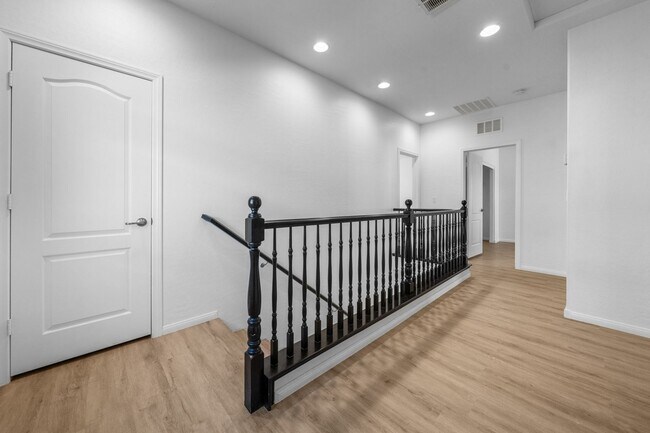 Building Photo - Well-Maintained 4-Bed, 3-Bath Home in Gated Community