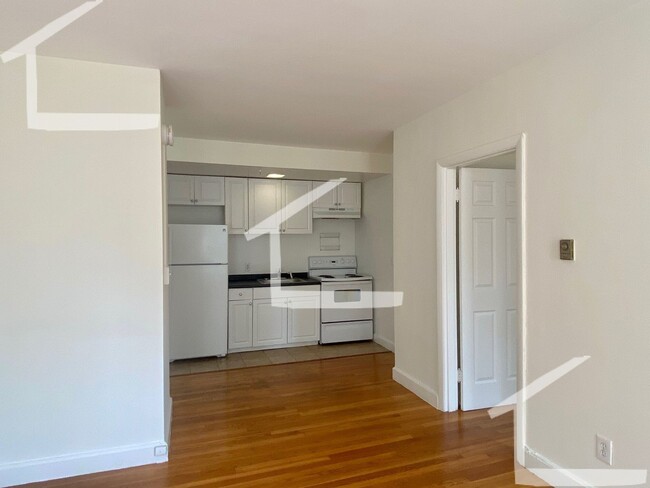 Building Photo - Spacious One Bed Right In Kenmore