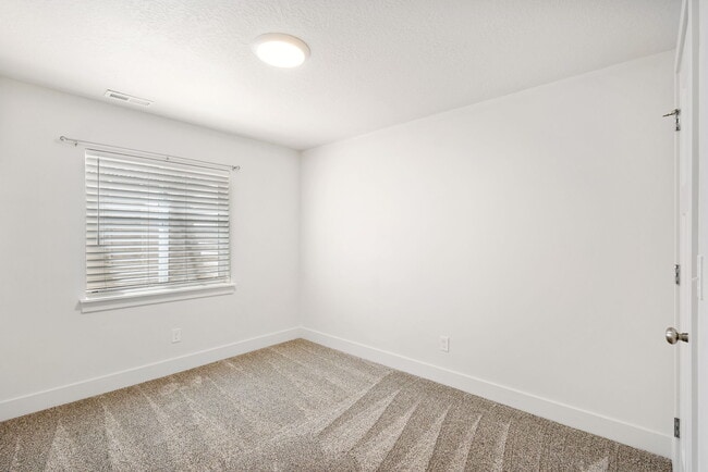 Building Photo - 917 N 100 W