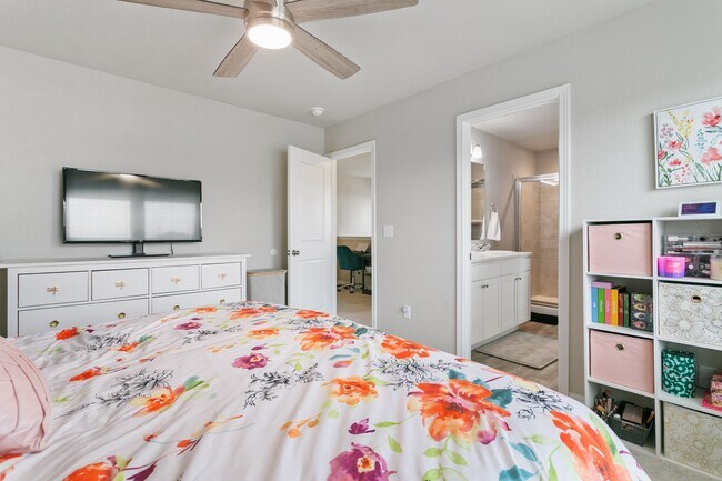 Building Photo - 7427 Gorgeted Quail Grv