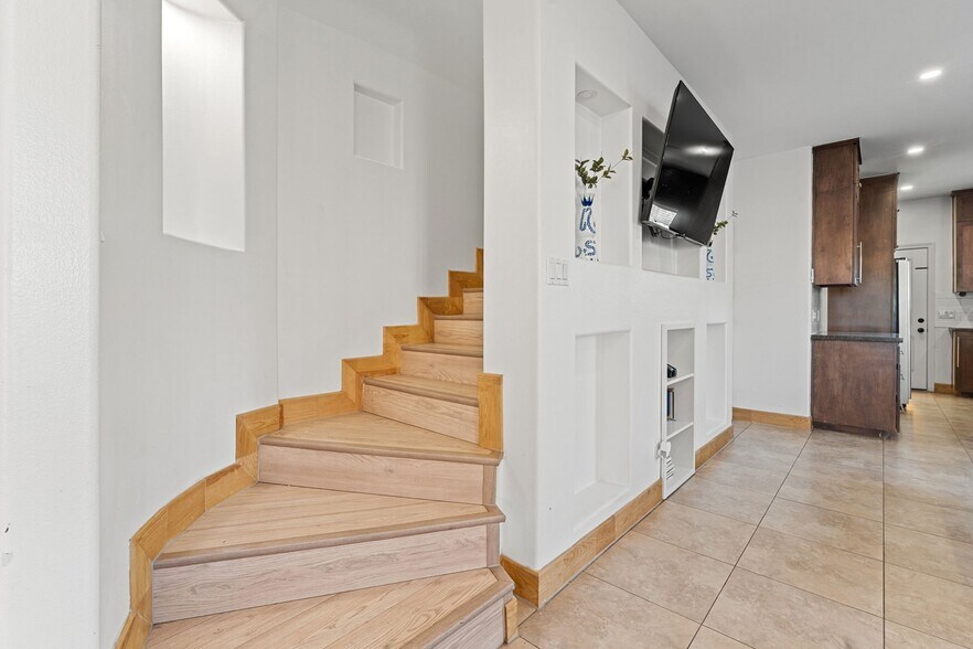 Building Photo - 3002 S L Ln