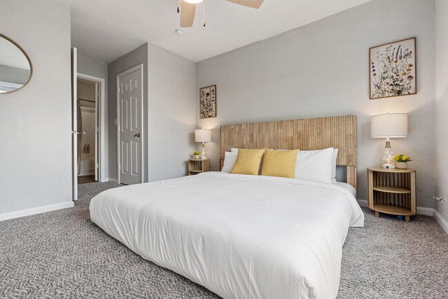 Building Photo - 8054 Exchange Dr