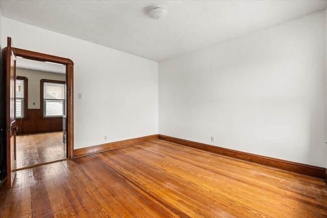 Building Photo - 576 Slade St