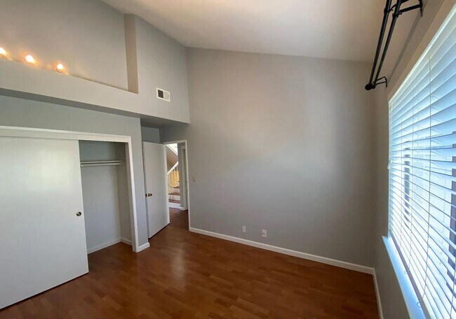 Building Photo - CAMPBELL - Spacious townhome with central ...