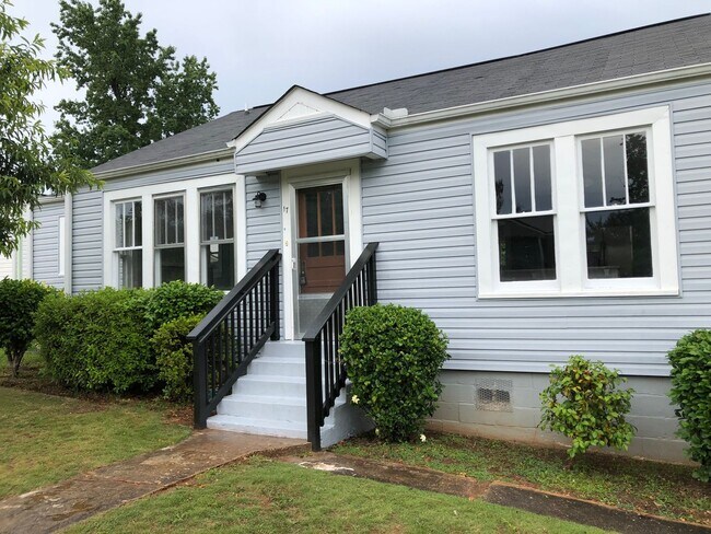 Building Photo - Newly Remodeled 3/2 with open floor plan