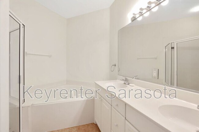 Building Photo - 4480 Streamside Ct