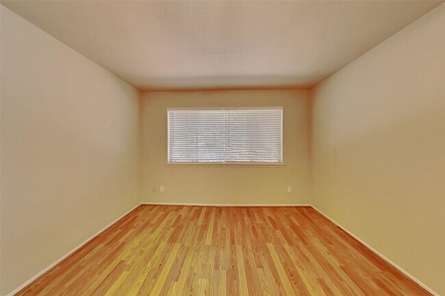 Building Photo - 20 Early Dawn Ct