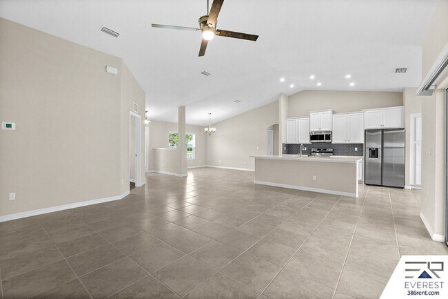 Building Photo - 10 Lysander Ln
