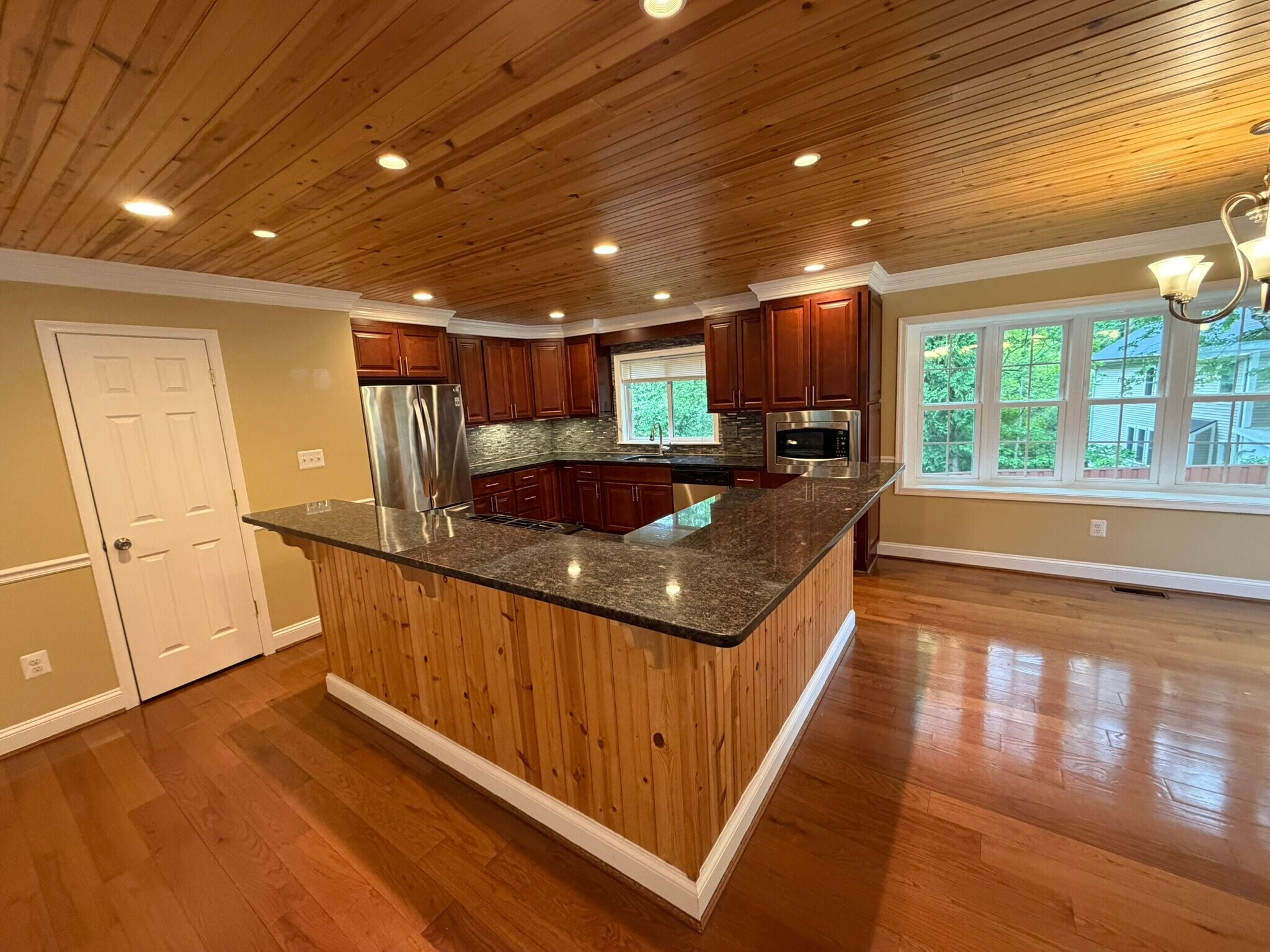 Building Photo - 1621 Oaklawn Ct