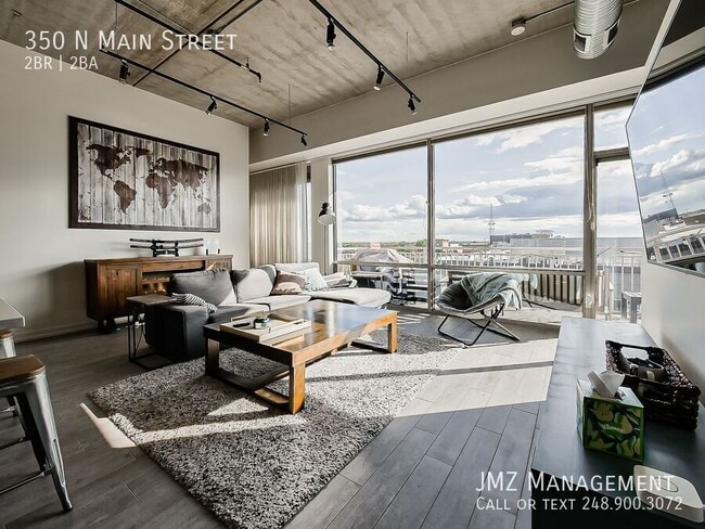 Building Photo - 350 N Main St