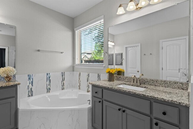 Building Photo - 112 Coral Bean Way