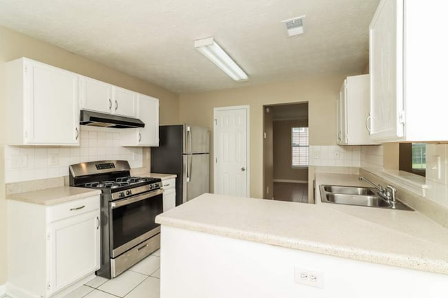 Building Photo - 692 Coventry Dr