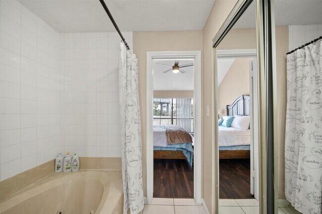 Building Photo - 7041 Kingston Cove Ln
