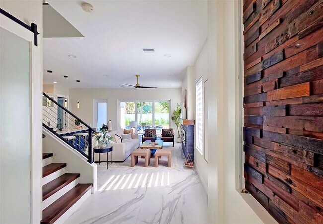 Building Photo - 1156 Cocoanut Ave