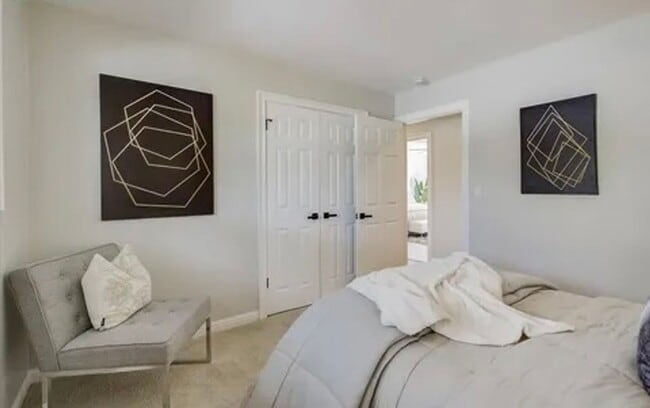 Building Photo - Spacious Single Family Home