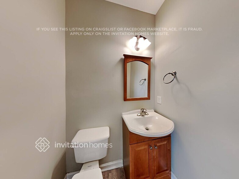 Building Photo - 8920 Watersedge Ct