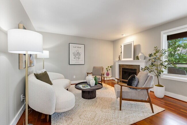 Building Photo - 8980 Redmond - Woodinville Rd NE