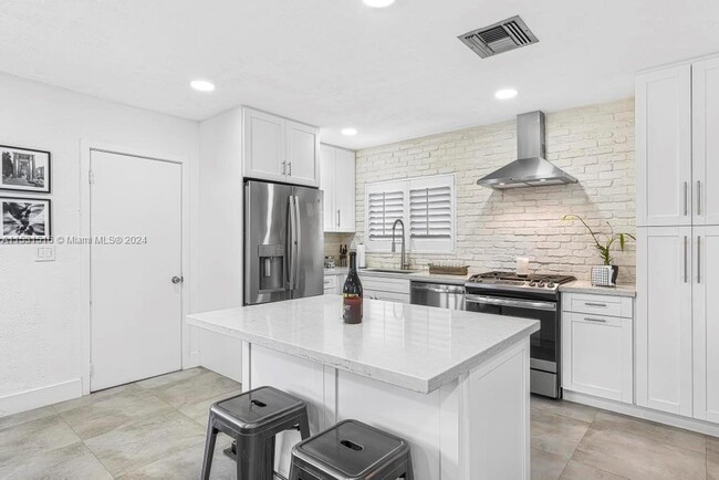 Building Photo - 5210 SW 128th Ct