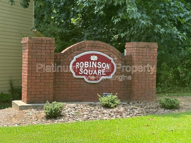 Building Photo - 4885 Robinson Square Dr