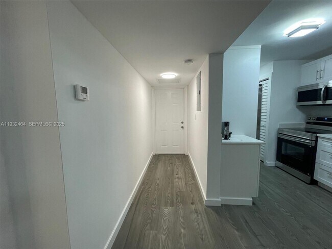 Building Photo - 7800 S Colony Cir