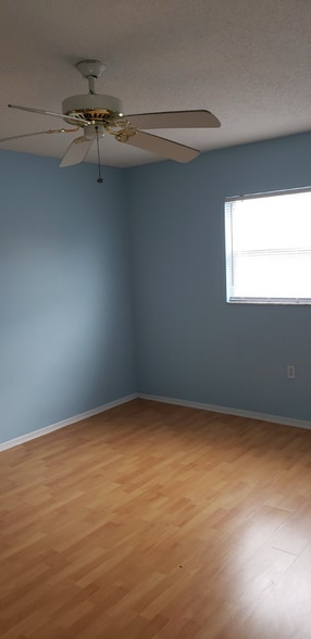 Building Photo - 350 79th Ave N